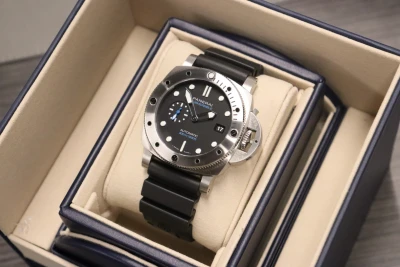 Panerai Submersible 44MM Steel Rubber Strap Ref. PAM01596 B&P 2025